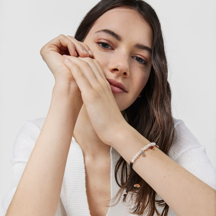 motivarmband mit perlen und schwarzer kordel in roséversilbertem vermeil und edelsteinen