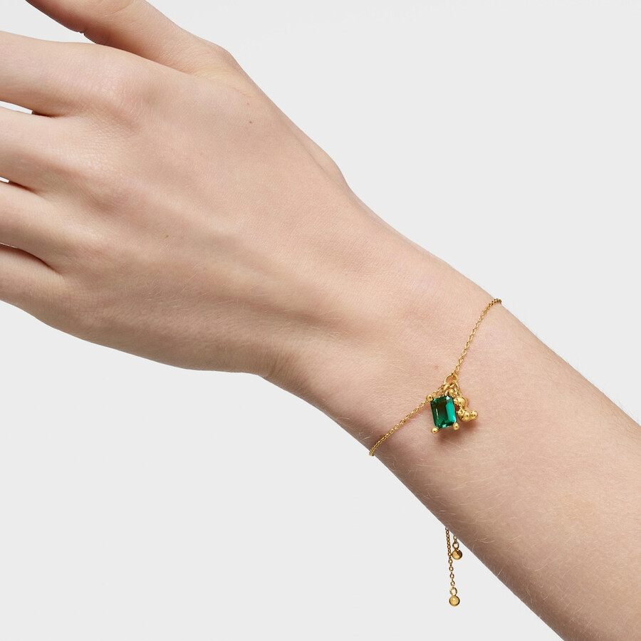 armband mit bärenmotivkette aus 18-karätiger vergoldung auf silber und einem im labor gezüchteten smaragd bold bear lgg