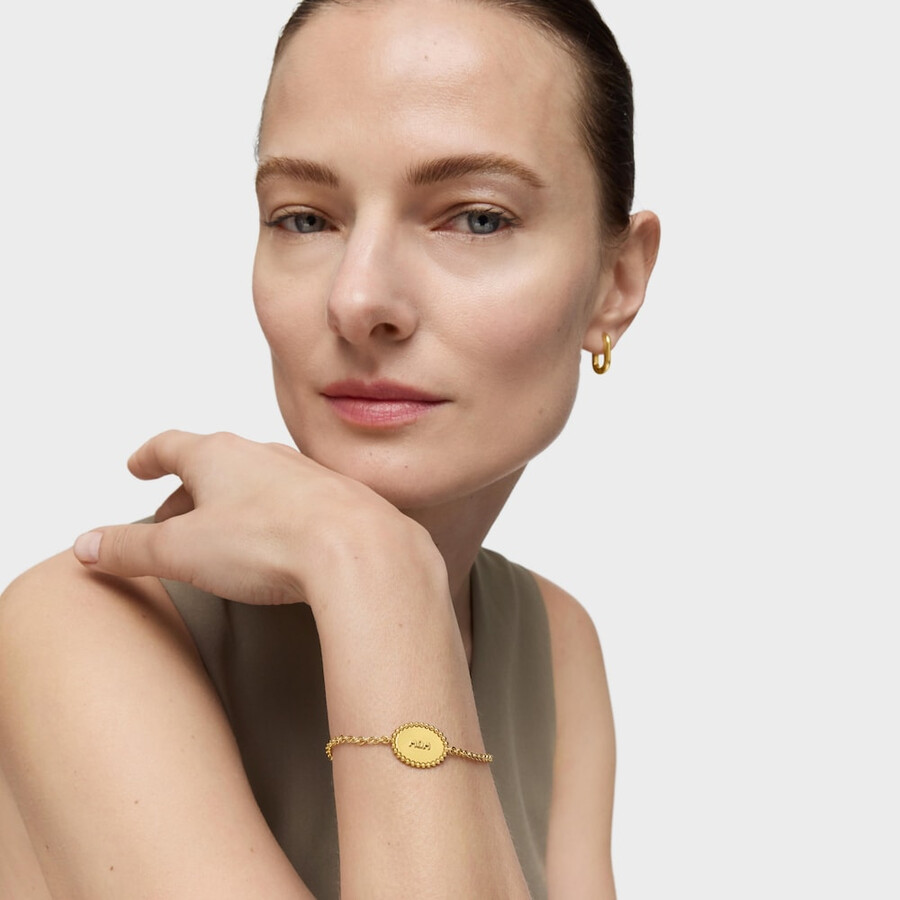 armband aus 18-karätigem gold über einer silberkette mit plakette tous mom