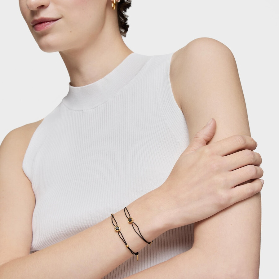 schwarzes nylonarmband mit 18-karätiger vergoldung über silber und schwarzem spinell der tous-linie