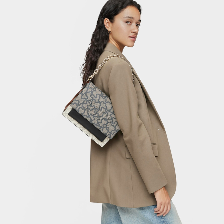 mittelgroße schwarze und beige audree chain crossbody-tasche kaos icon