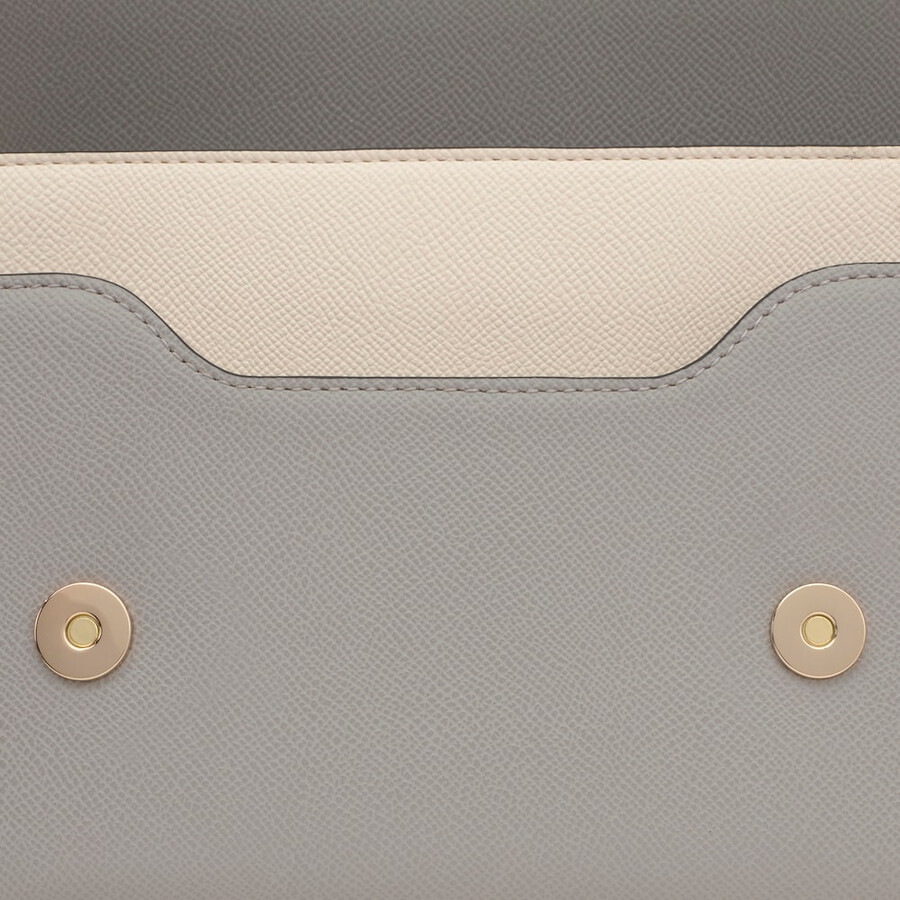 mittelgroße beige und graue umhängetasche von audree saffiano