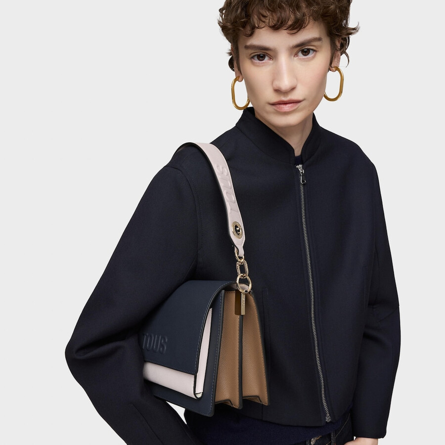 mittelblaue und rosafarbene umhängetasche von audree saffiano