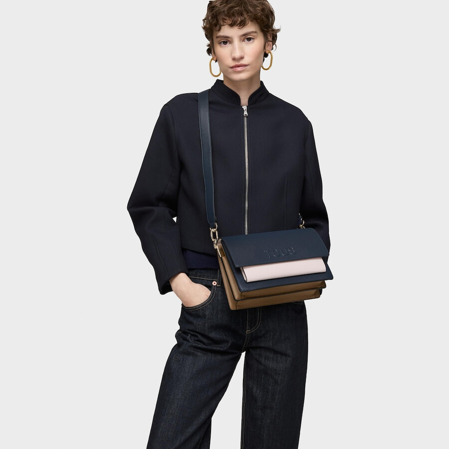 mittelblaue und rosafarbene umhängetasche von audree saffiano