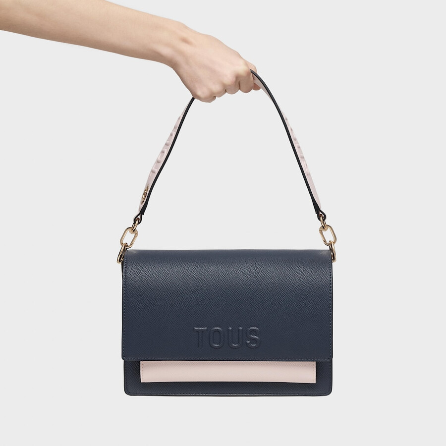 mittelblaue und rosafarbene umhängetasche von audree saffiano
