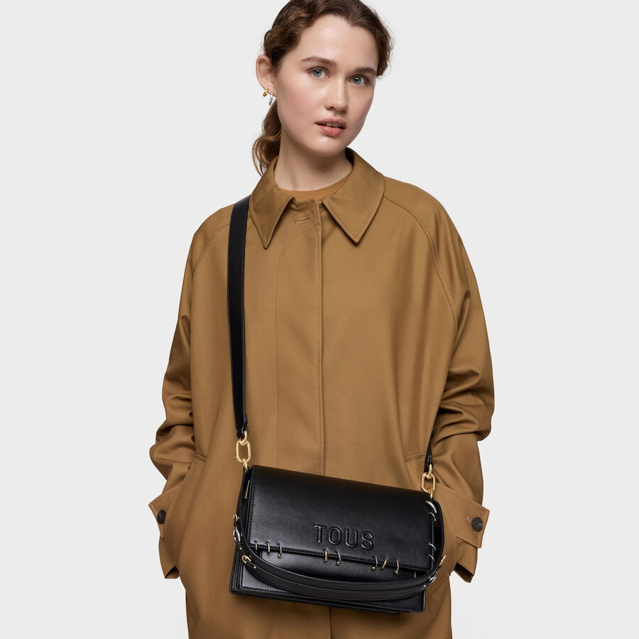schwarze crossbody-tasche mittelgroß tous audree ohrringe