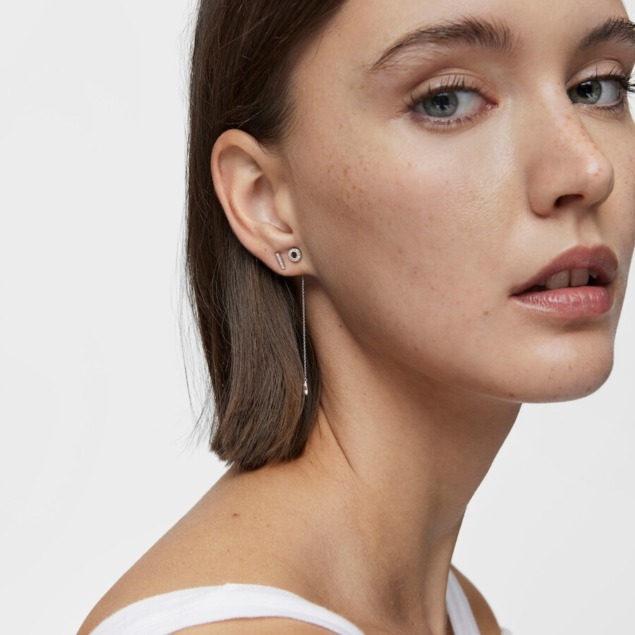 kleiner runder ohrring aus weißgold mit diamanten von tous grain