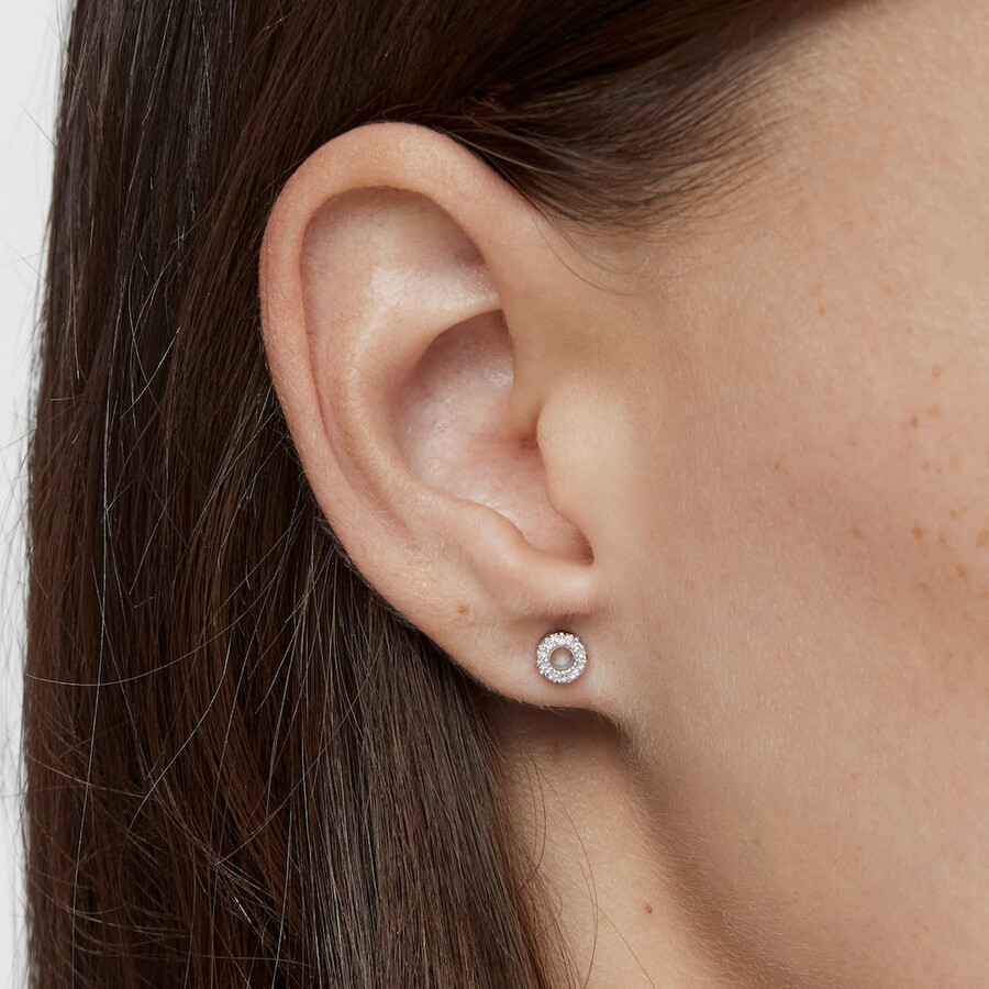 kleiner runder ohrring aus weißgold mit diamanten von tous grain