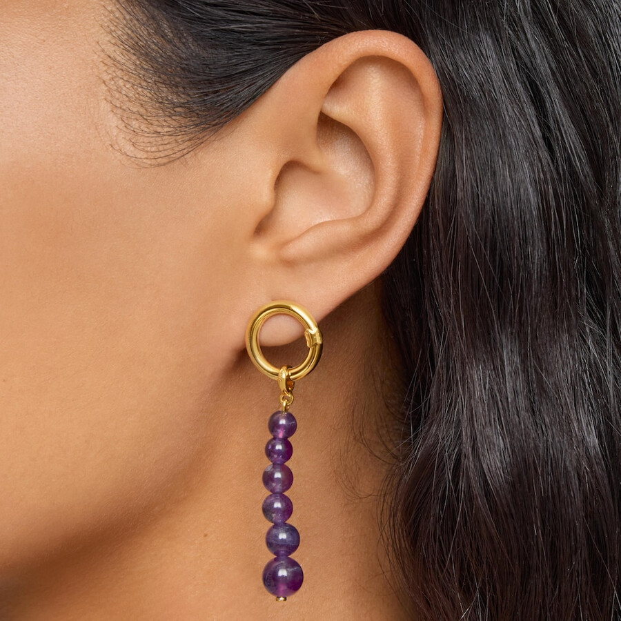 lange ohrringe mit 18-karätiger vergoldung über silber und amethyst.