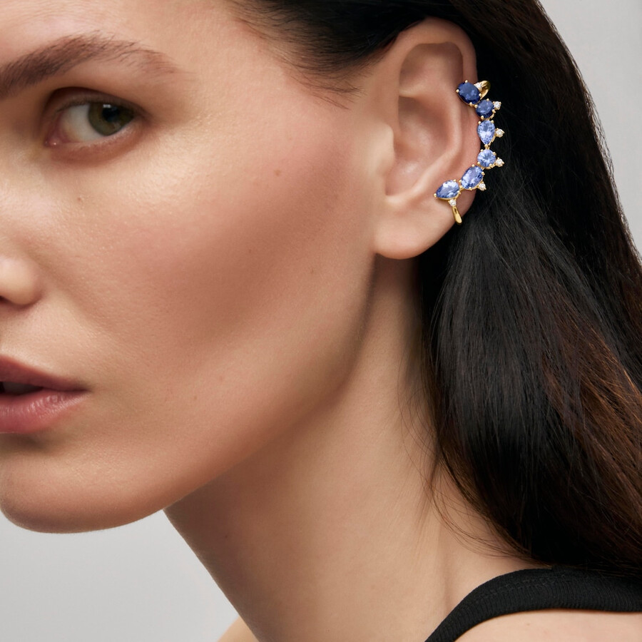 goldener ohrclip mit tansanit iolith und diamanten tous atelier