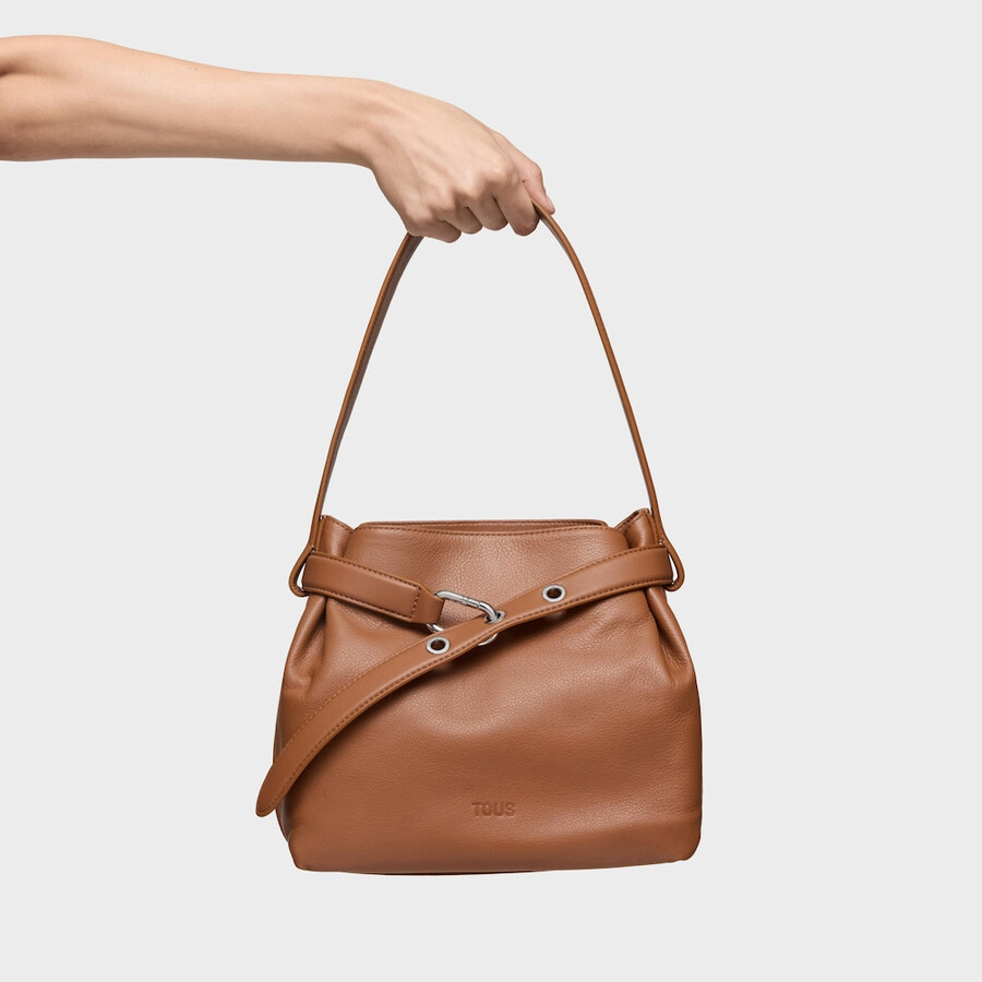 mittelgroße kamelfarbene leder-schultertasche tous hold