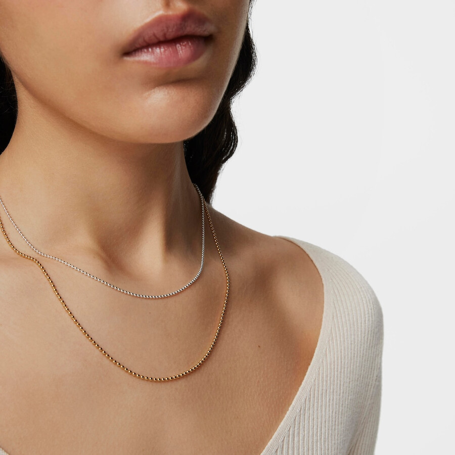 mittellange kette mit 18-karätiger vergoldung auf silber mit 18 mm kugeln länge 50 cm.