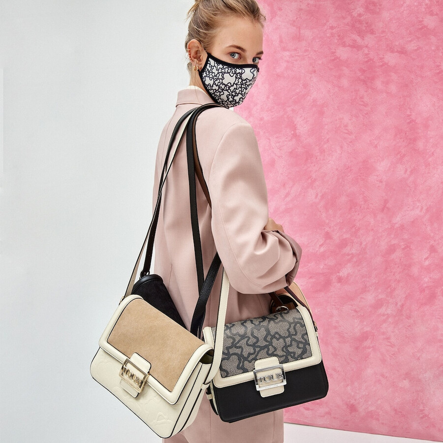 wiederverwendbare rosa shelby-maske mit schutzhülle