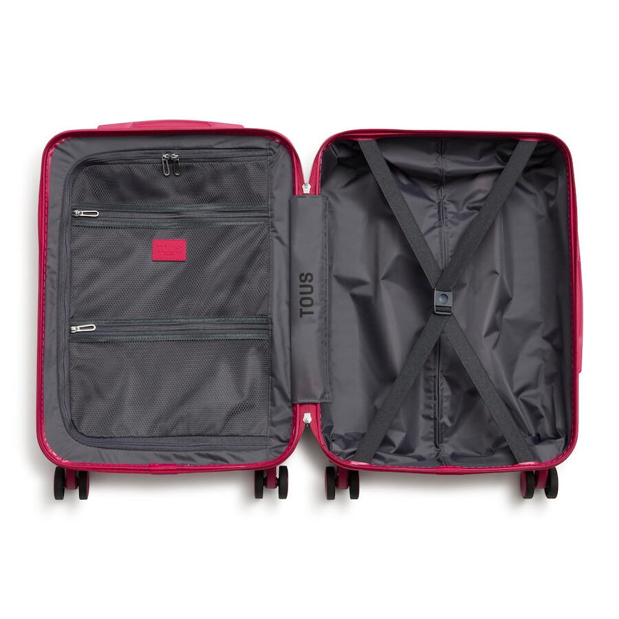 fuchsiafarbener koffer von tous travel