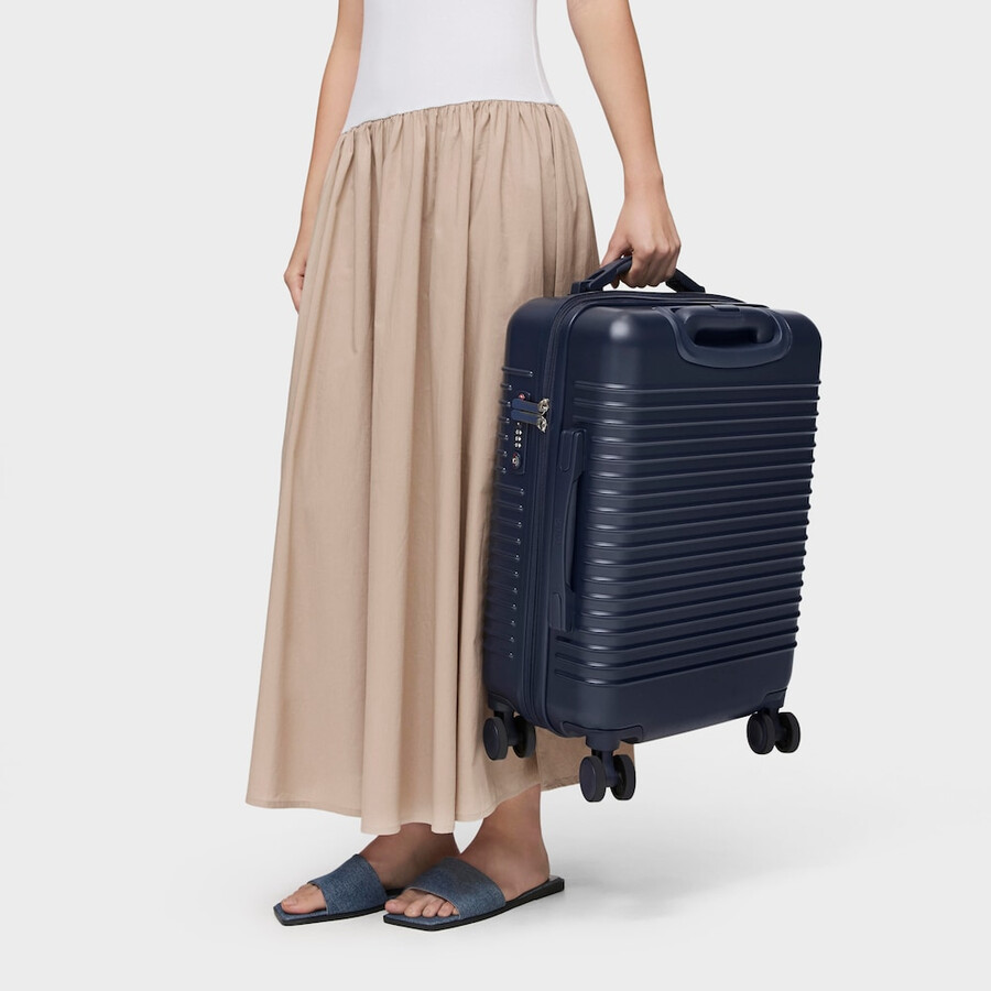 marineblauer koffer von tous travel