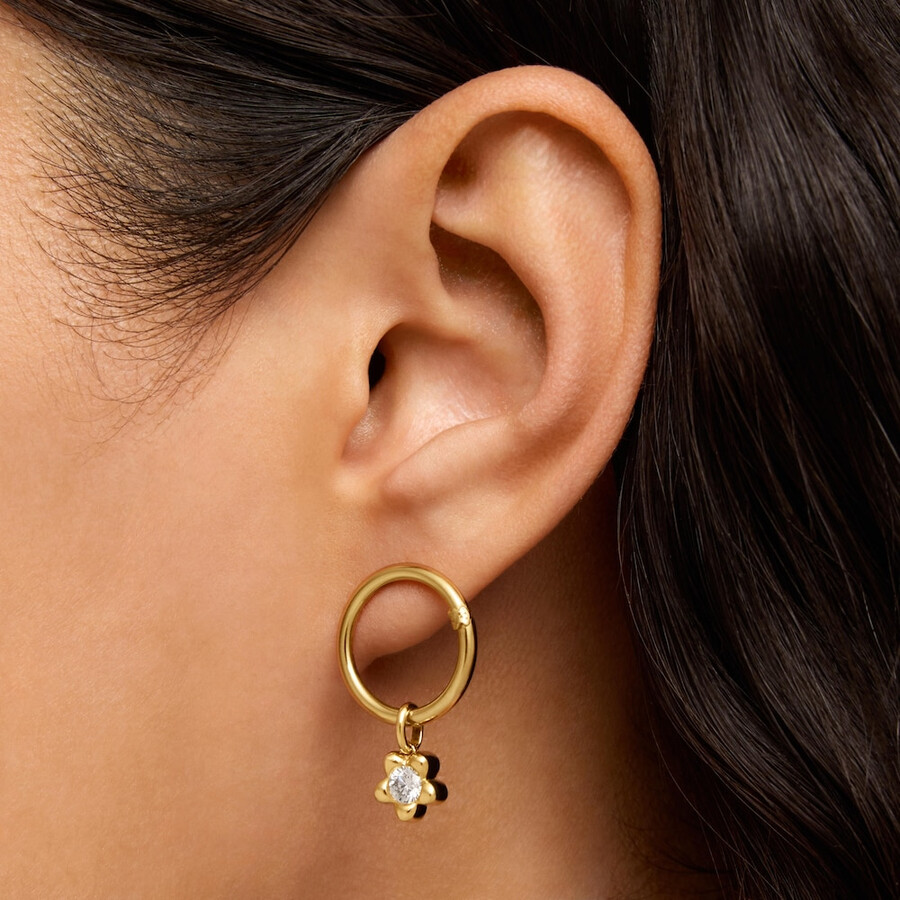 goldener blumenanhänger mit im labor gezüchtetem diamanten von tous lili