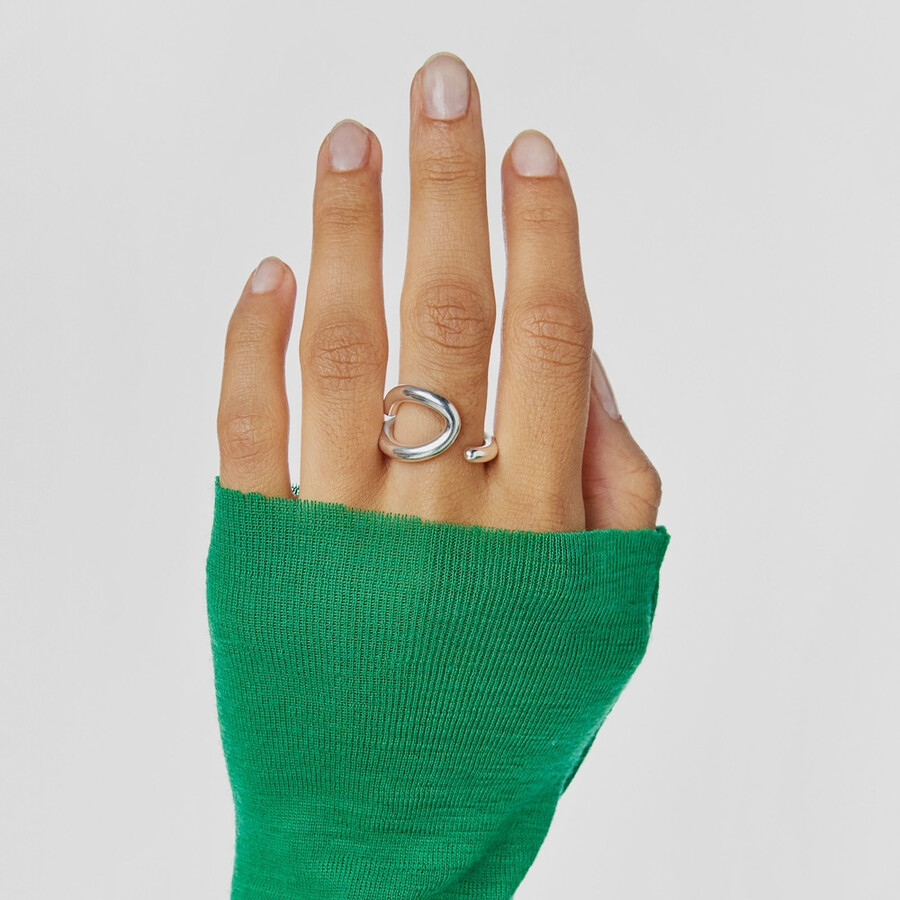silberner gebogener offener ring