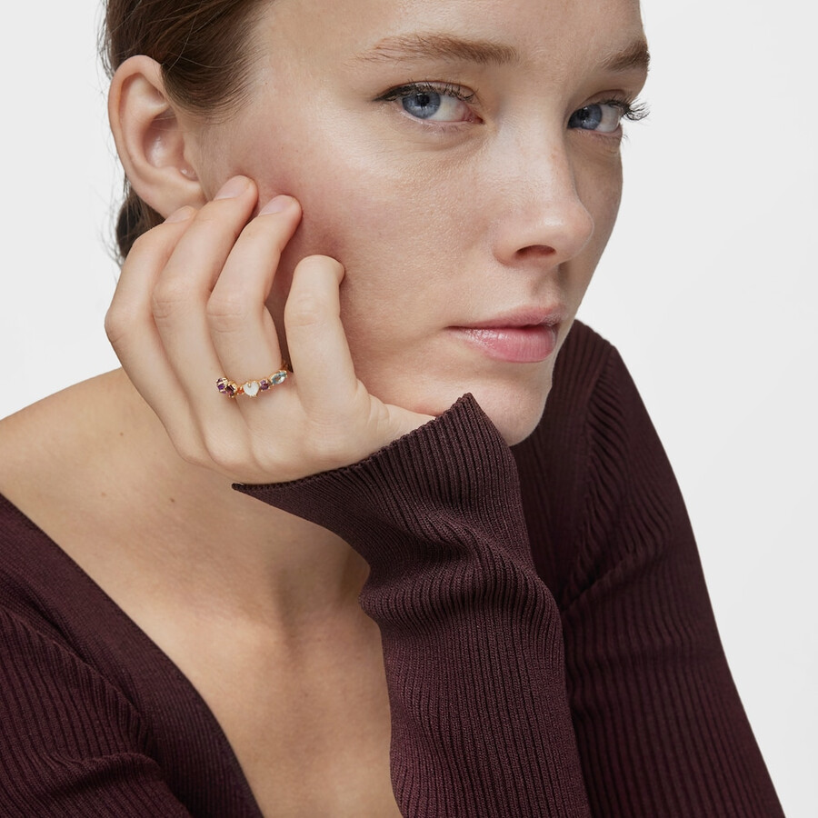 kleiner ring aus 18-karätig vergoldetem silber mit edelsteinmotiven zuckerparty