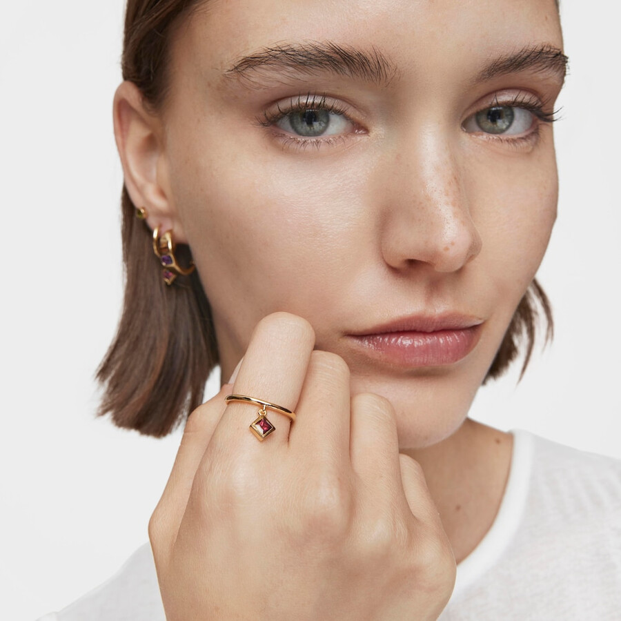 kleiner ring mit 18-karätiger vergoldung auf silber und rhodolith-anhänger tous basic colors