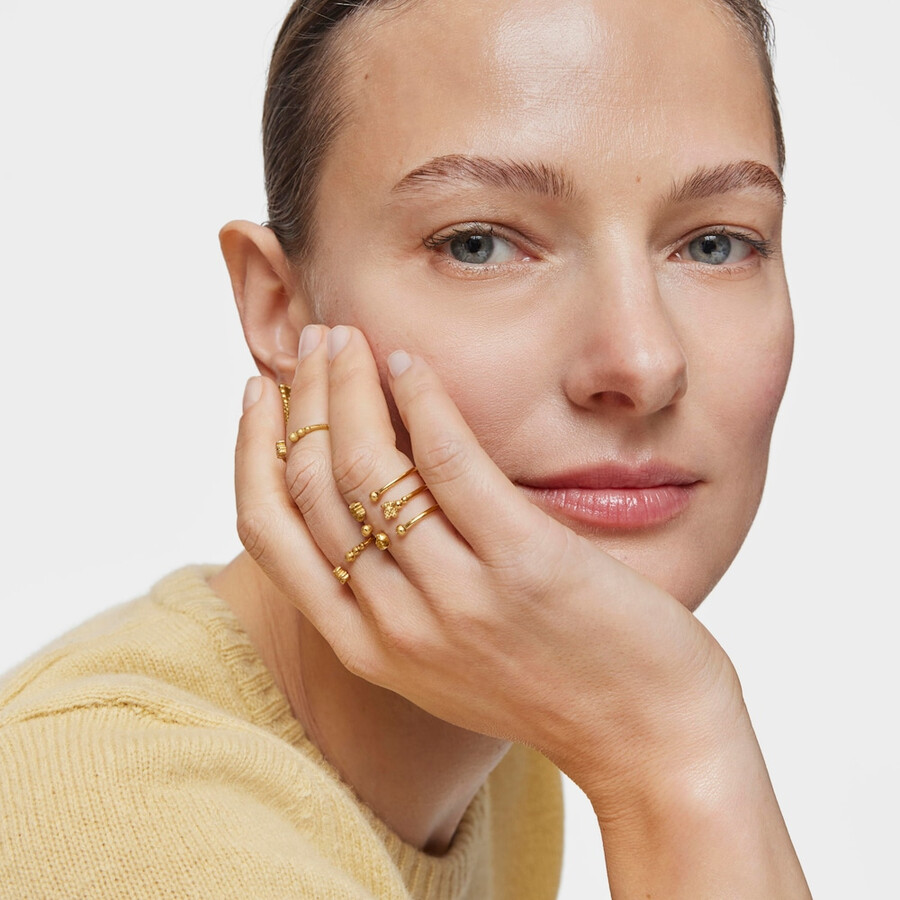 kleiner offener ring mit 18-karätiger vergoldung auf silber und tous grain-motiven