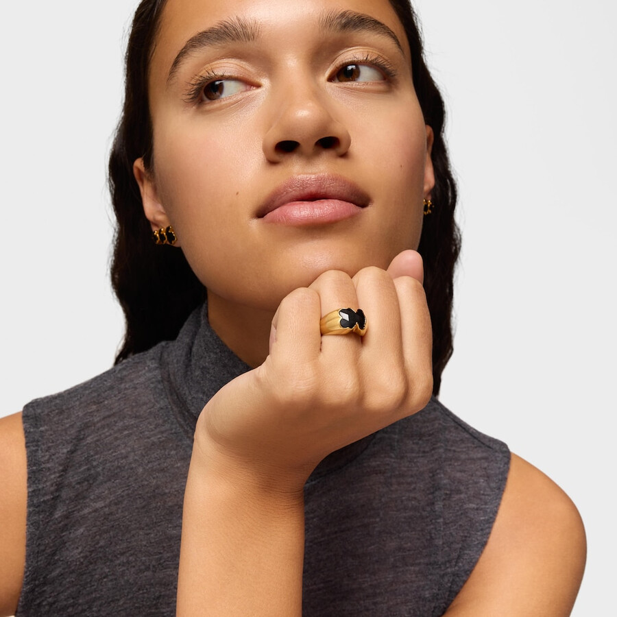 mittelgroßer ring aus 18-karätigem gold über silber mit onyx-bärenmotiv tous icon color