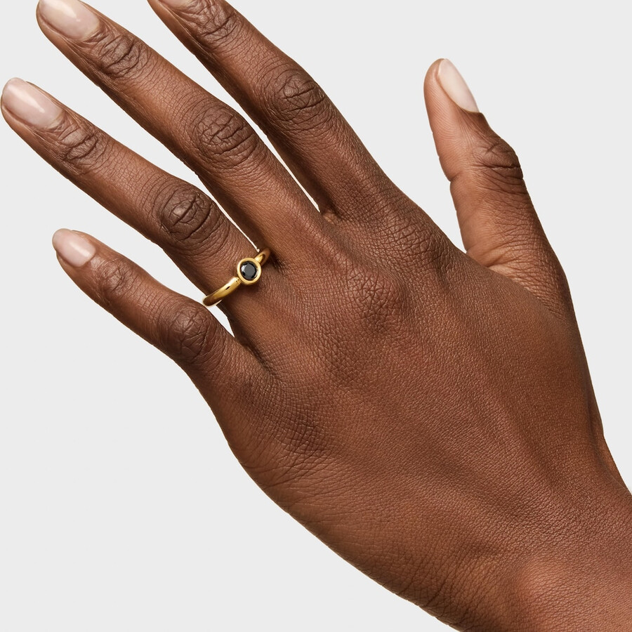 breiter ring mit 18-karätiger vergoldung über silber und schwarzem spinell der tous-linie