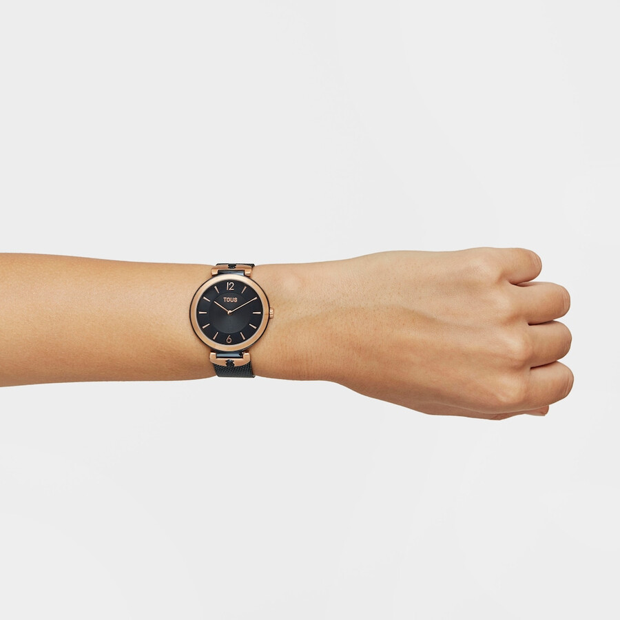 zweifarbige uhr aus roségoldenem und blauem stahlip-beschichtetem s-mesh