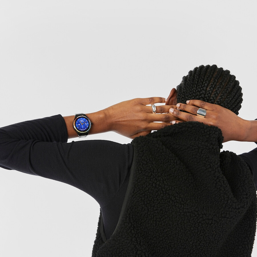 t-shine connect smartwatch mit schwarzem ip-stahlarmband und regenbogen-zirkonia