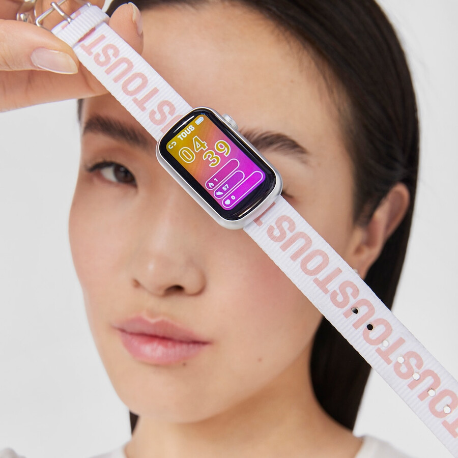 smartwatch mit nylonarmband und pinkfarbenem silikonarmband t-band