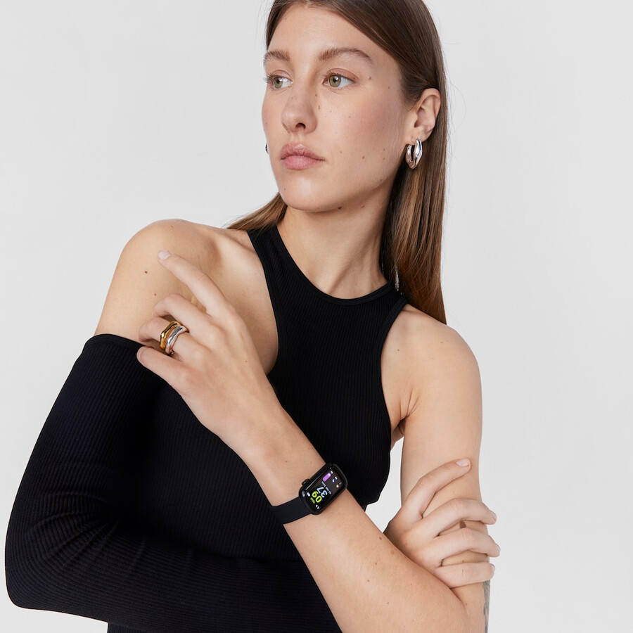 smartwatch mit nylonarmband und schwarzem silikonarmband t-band