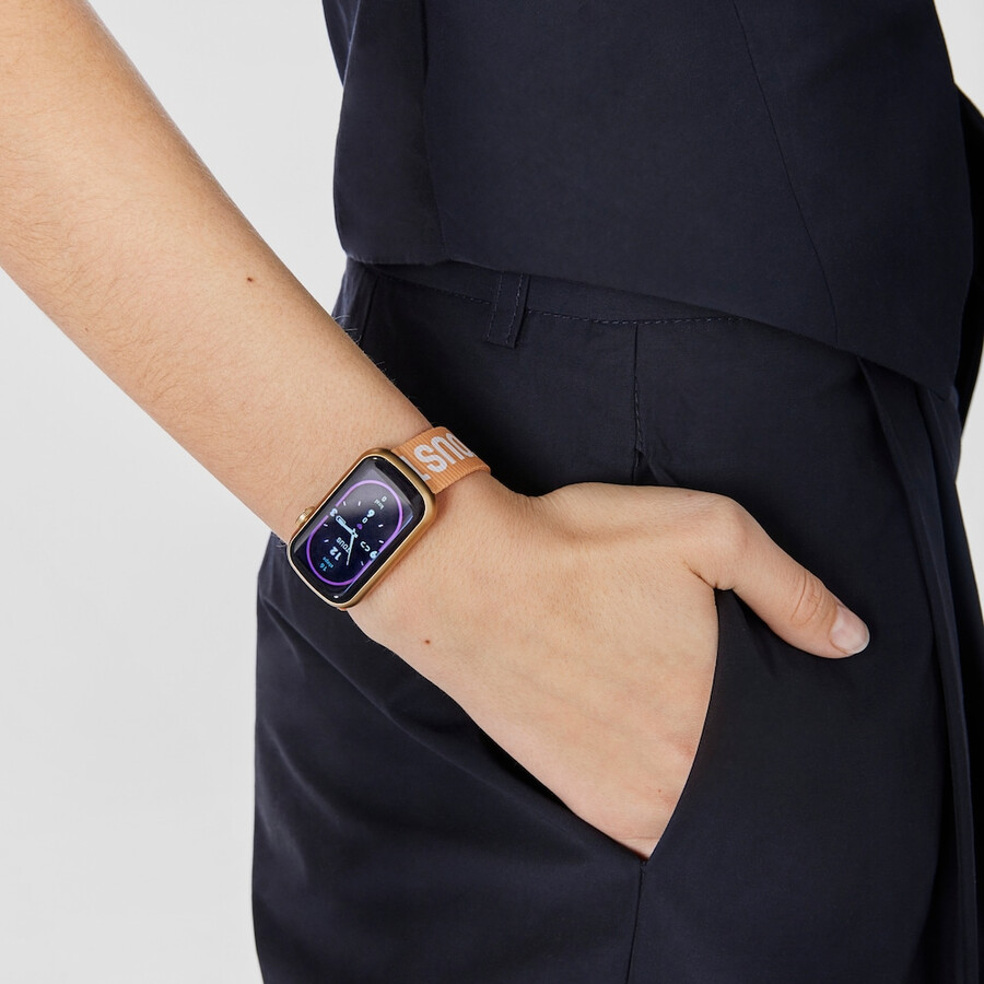smartwatch mit nylonarmband und weißem silikonarmband t-band