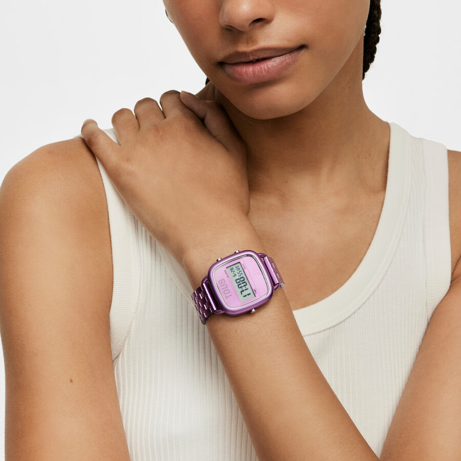 d-logo digitaluhr mit fuchsiafarbenem stahlarmband