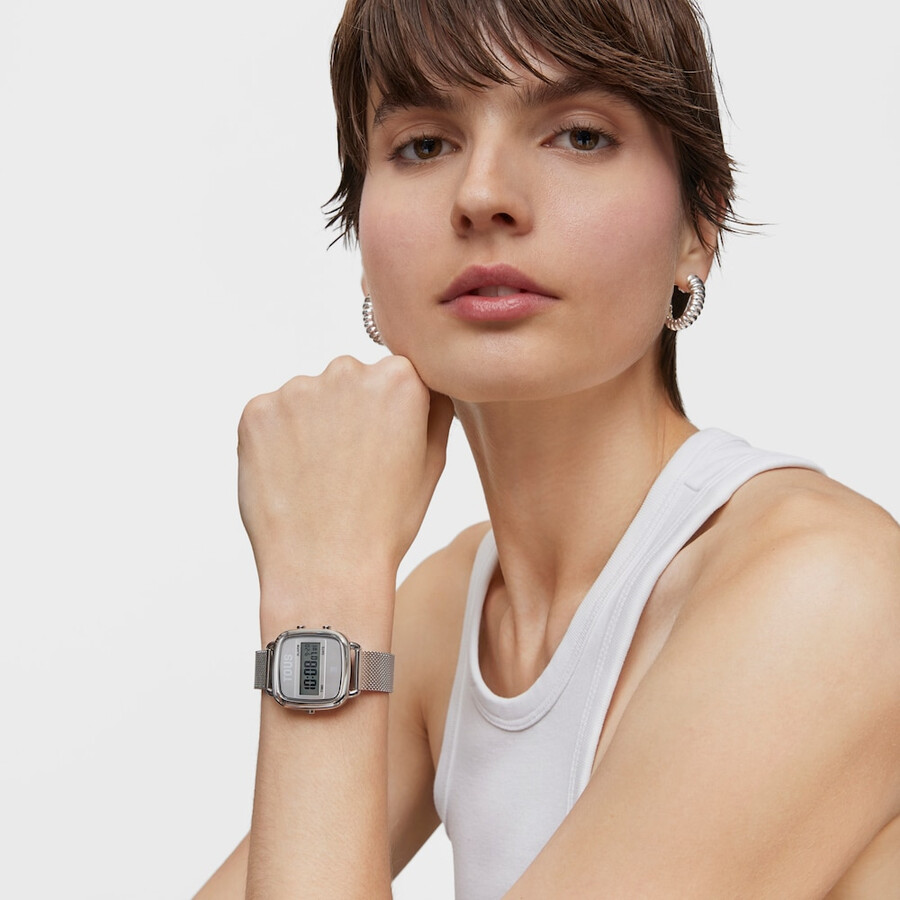 d-logo neue digitaluhr mit stahlarmband