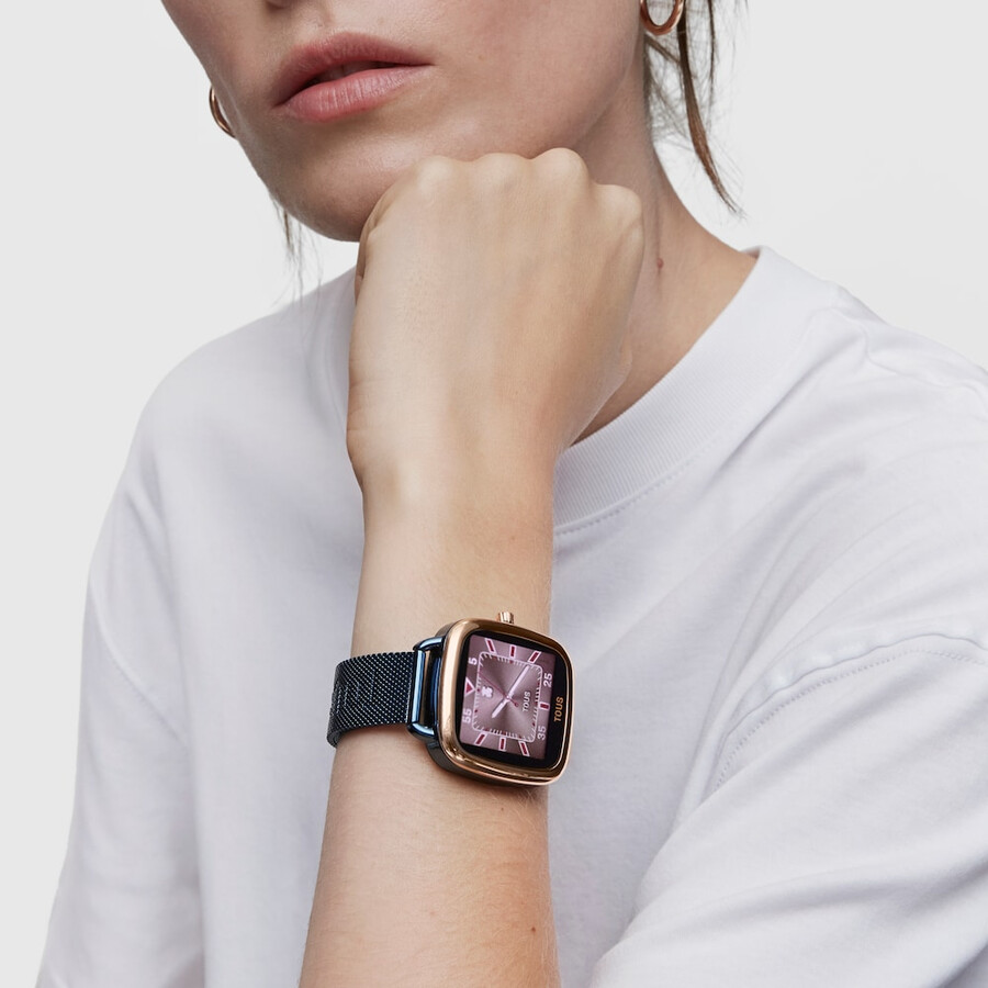 d-connect smartwatch aus pinkfarbenem iprg-stahl mit blauem ip-stahlarmband