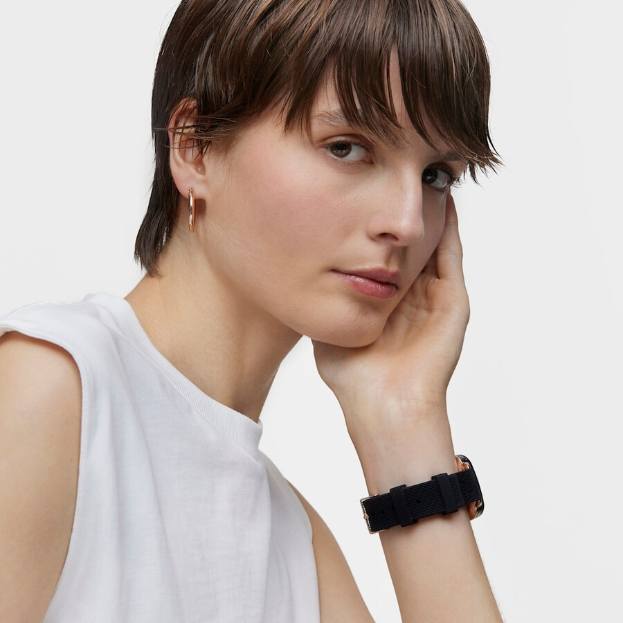 d-connect smartwatch mit schwarzem silikonarmband