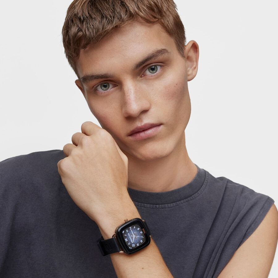 d-connect smartwatch mit schwarzem silikonarmband