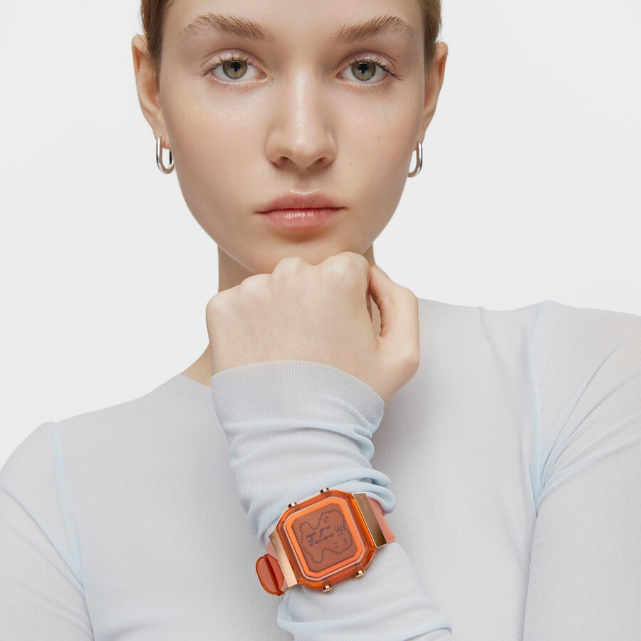 digitale armbanduhr d-bear fresh aus lachsfarbenem polycarbonat und rosafarbenem iprg-stahl