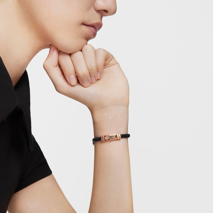analoge armbanduhr mit schwarzem ip-stahlarmband und rosafarbenem iprg-stahlgehäuse tous hold oval