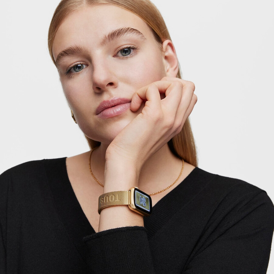 smartwatch mit goldfarbenem ipg-stahlarmband und goldfarbenem ipg-aluminiumgehäuse tous t-band mesh