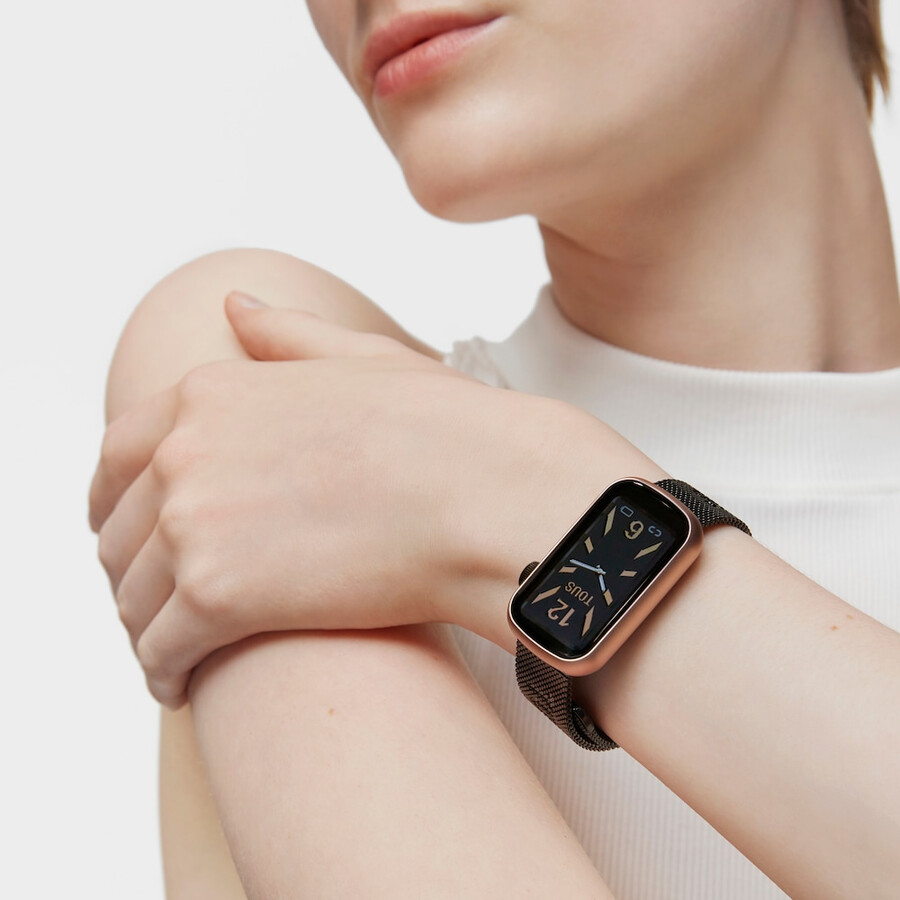 smartwatch mit grauem ip-stahlarmband und aluminiumgehäuse in rosafarbenem iprg tous t-band mesh
