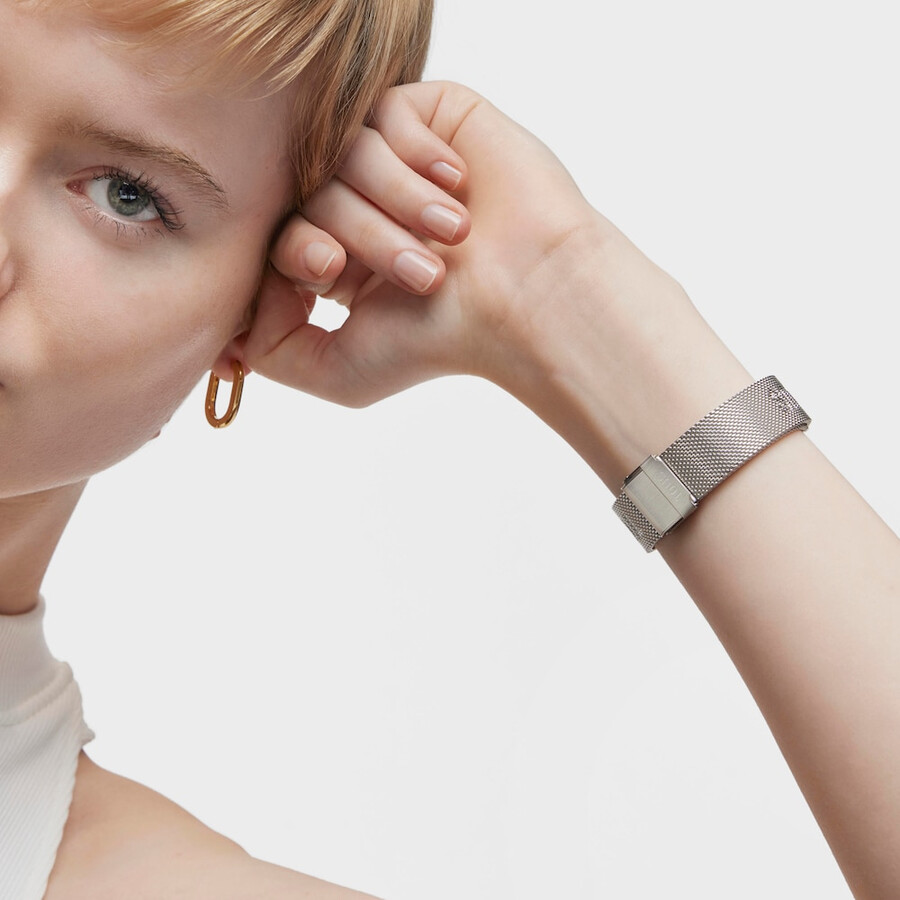 smartwatch mit edelstahlarmband und aluminiumgehäuse in goldfarbenem ipg tous tous t-band mesh