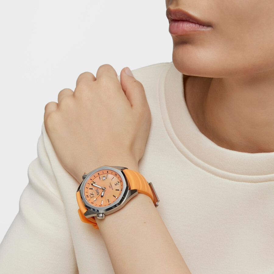 gmt-automatikuhr mit lachsfarbenem silikonarmband edelstahlgehäuse und perlmuttzifferblatt. jetzt erhältlich bei tous now.