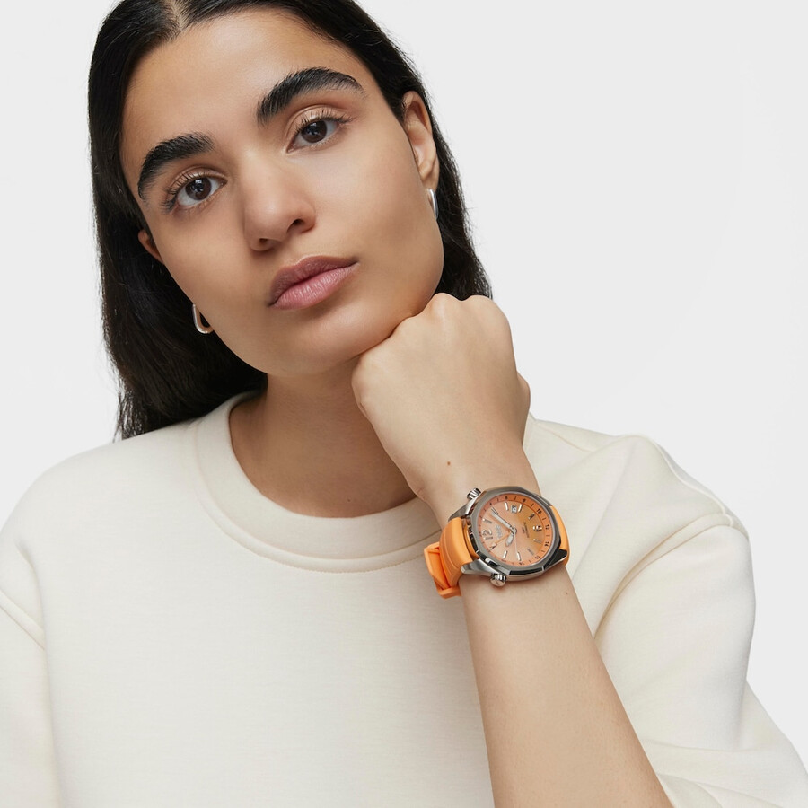 gmt-automatikuhr mit lachsfarbenem silikonarmband edelstahlgehäuse und perlmuttzifferblatt. jetzt erhältlich bei tous now.