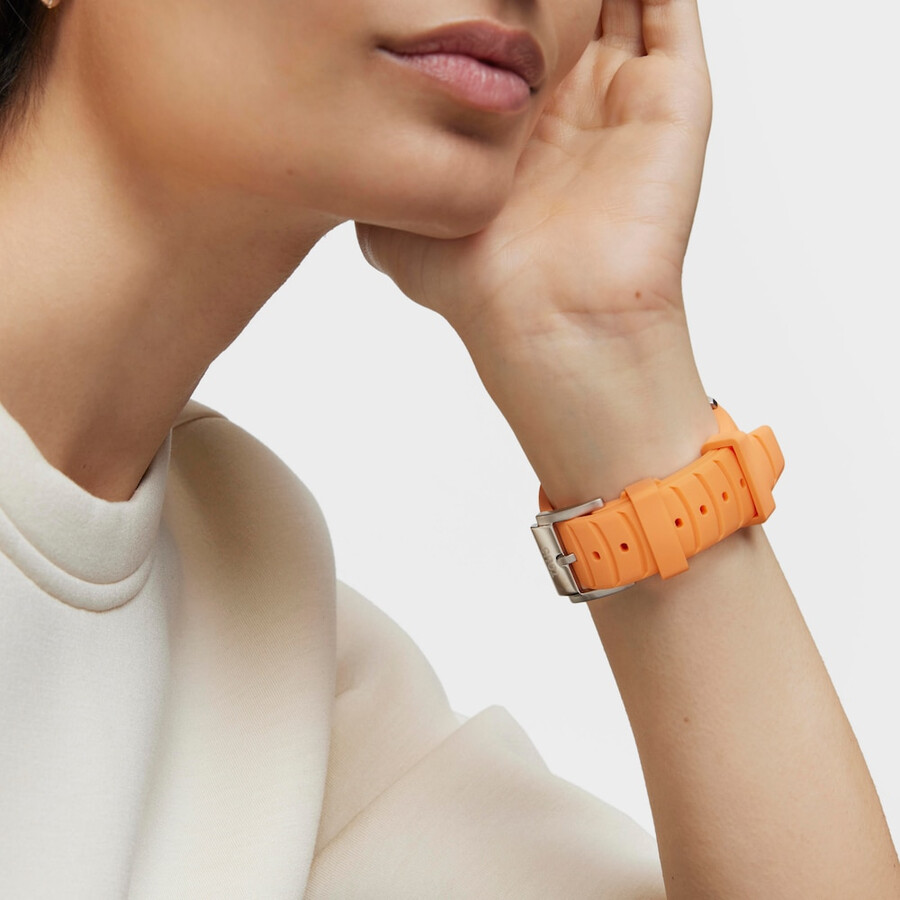 gmt-automatikuhr mit lachsfarbenem silikonarmband edelstahlgehäuse und perlmuttzifferblatt. jetzt erhältlich bei tous now.