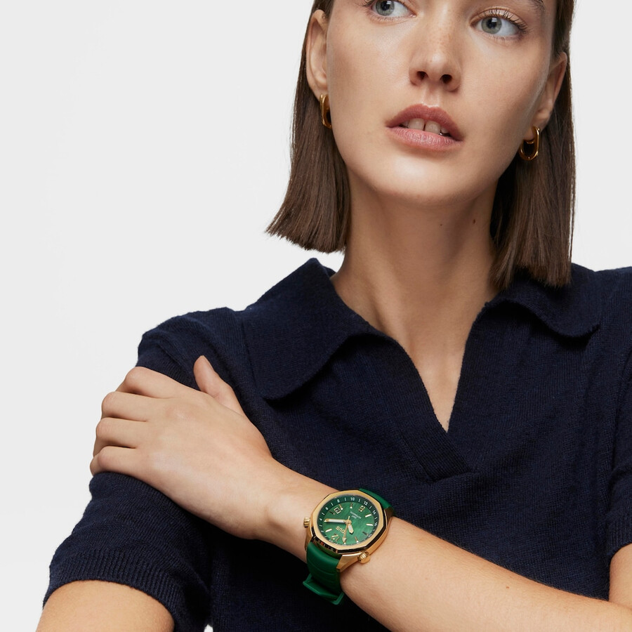 gmt-automatikuhr mit grünem silikonarmband goldfarbenem ipg-stahlgehäuse und perlmuttzifferblatt. tous now