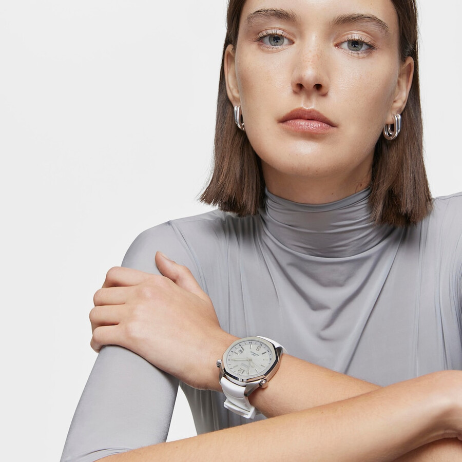 gmt-automatikuhr mit weißem silikonarmband edelstahlgehäuse und perlmuttzifferblatt von tous now