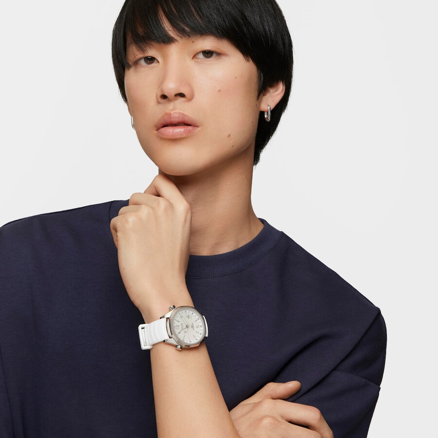 gmt-automatikuhr mit weißem silikonarmband edelstahlgehäuse und perlmuttzifferblatt von tous now