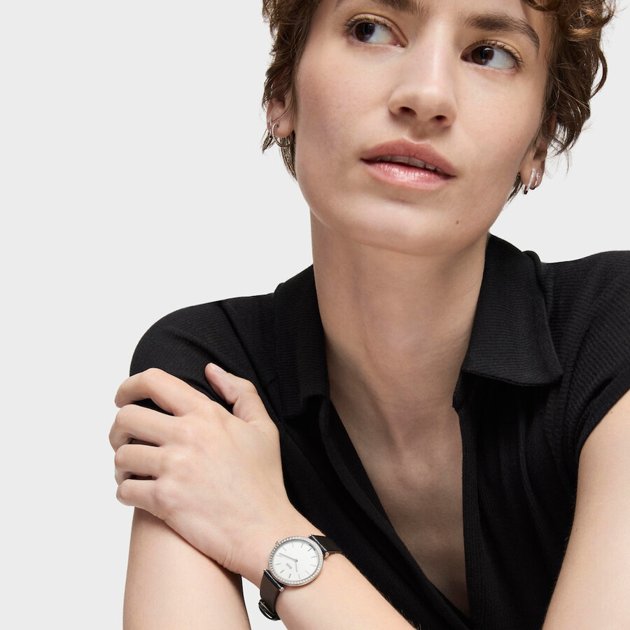 schweizer uhrwerk analoge stahluhr mit 049 ct diamanten und schwarzem lederarmband les classiques