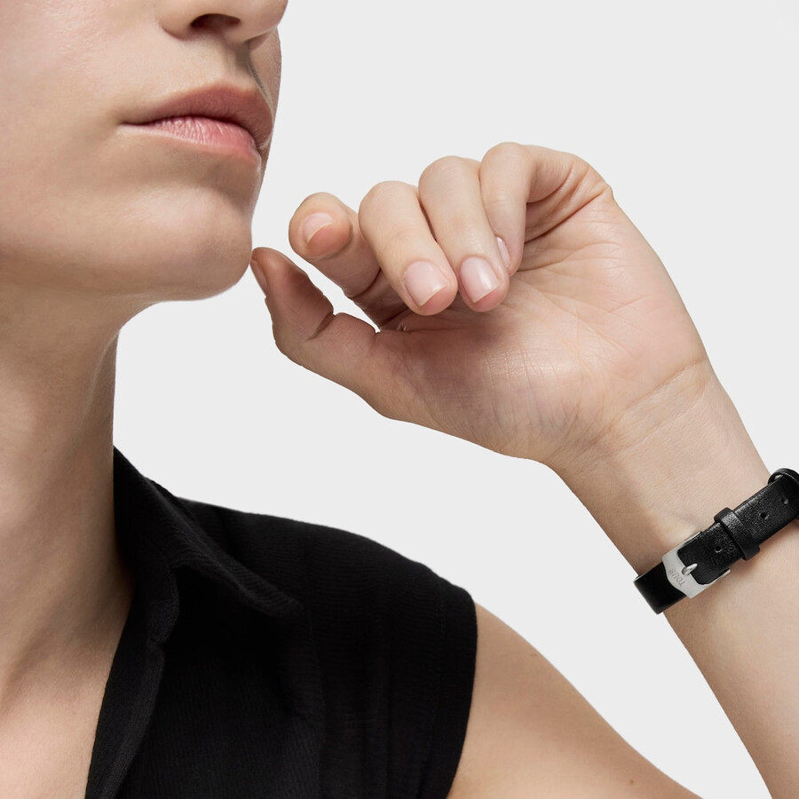 schweizer uhrwerk analoge stahluhr mit 049 ct diamanten und schwarzem lederarmband les classiques
