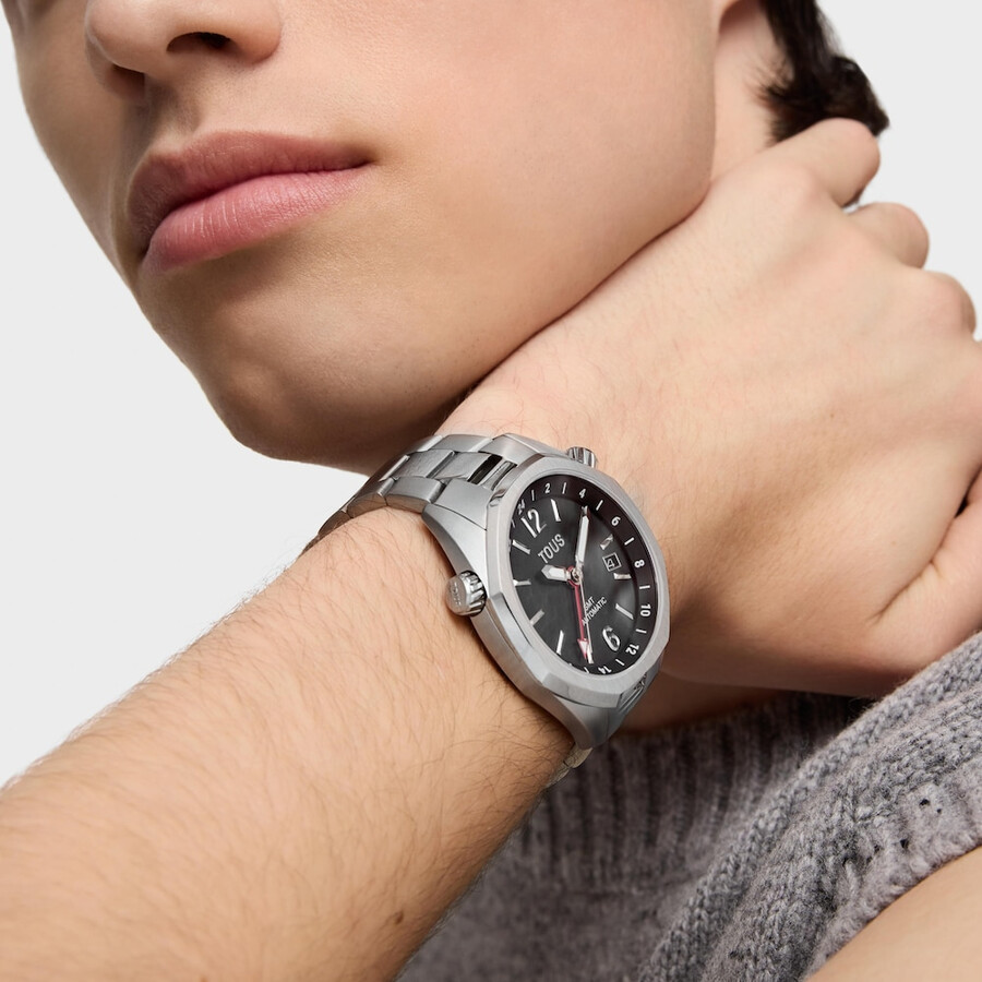automatische gmt-uhr mit grauem perlmuttzifferblatt und edelstahlarmband von tous now